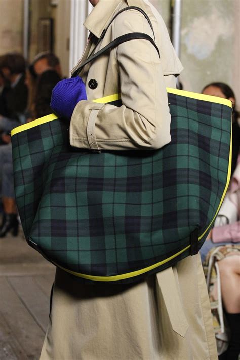 burberry ready to wear clothing fall 2017|burberry handbags official website.